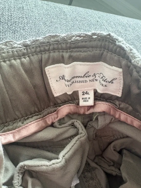 Abercrombie & Fitch Light Gray Camo Cargo Shorts 24 Tall - Picture 2 of 3